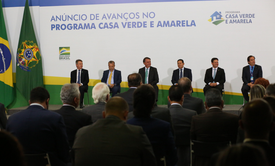 O governo federal anunciou nesta quarta-feira (15) mudanças nas diretrizes do programa Casa Verde e Amarela que deverão facilitar a aquisição de casa própria pela população de todo o País e em especial do Paraná, que possui a maior parceria vigente em habitação com a União. O evento em que foram apresentados os detalhes foi realizado em Brasília e teve a participação do vice-governador Darci Piana e do diretor-presidente da Cohapar, Jorge Lange. Foto: Camila Tonett
