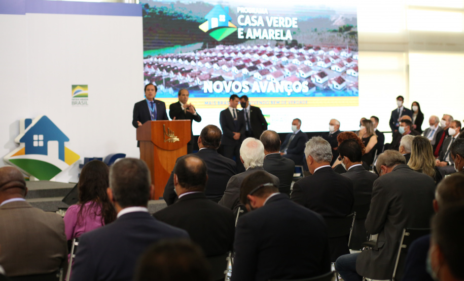 O governo federal anunciou nesta quarta-feira (15) mudanças nas diretrizes do programa Casa Verde e Amarela que deverão facilitar a aquisição de casa própria pela população de todo o País e em especial do Paraná, que possui a maior parceria vigente em habitação com a União. O evento em que foram apresentados os detalhes foi realizado em Brasília e teve a participação do vice-governador Darci Piana e do diretor-presidente da Cohapar, Jorge Lange. Foto: Camila Tonett