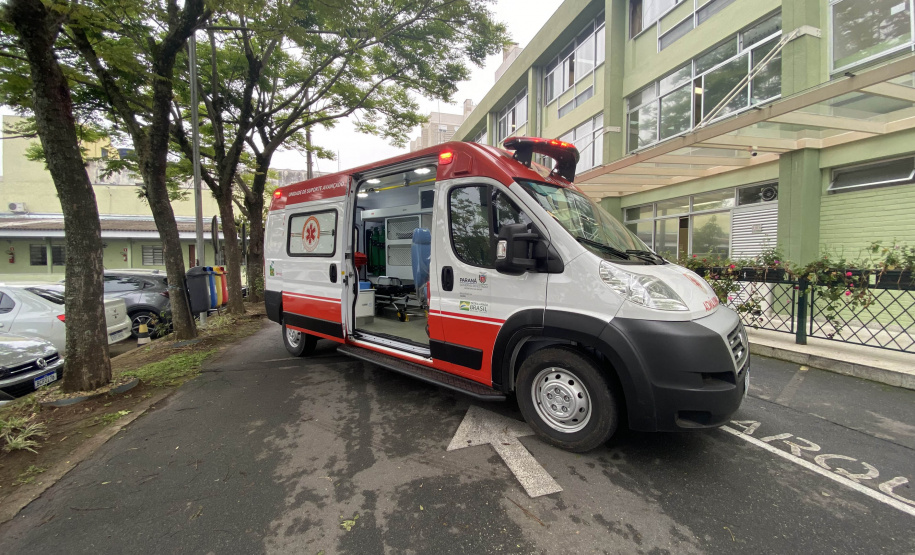 O município de Adrianópolis recebeu uma ambulância de suporte básico, para reforço do Serviço de Atendimento Móvel de Urgência (Samu). O veículo no valor de R$ 161,5 mil foi entregue nesta quarta-feira (15) pelo secretário de Estado da Saúde, Beto Preto. - Curitiba, 15/09/2021 - Foto: Américo Antonio/SESA
