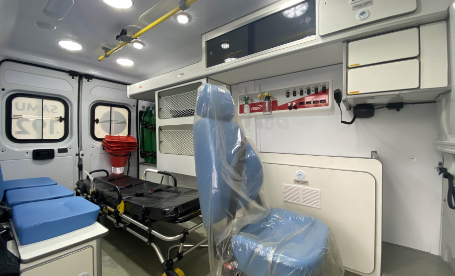 O município de Adrianópolis recebeu uma ambulância de suporte básico, para reforço do Serviço de Atendimento Móvel de Urgência (Samu). O veículo no valor de R$ 161,5 mil foi entregue nesta quarta-feira (15) pelo secretário de Estado da Saúde, Beto Preto. - Curitiba, 15/09/2021 - Foto: Américo Antonio/SESA