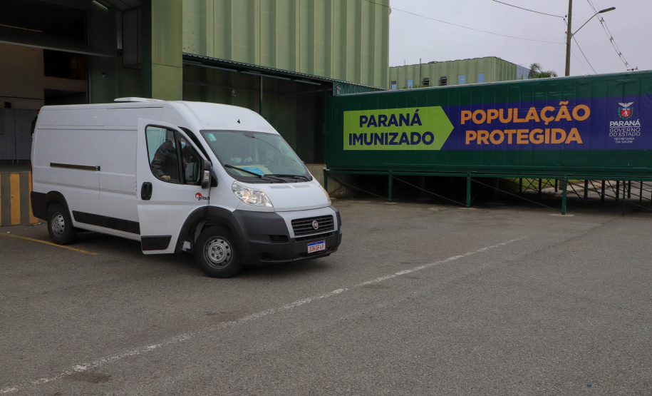 Governo do Estado do Parana recebe mais um lote de vacinas.Foto:Ari Dias/AEN