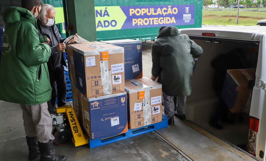 Governo do Estado do Parana recebe mais um lote de vacinas.Foto:Ari Dias/AEN