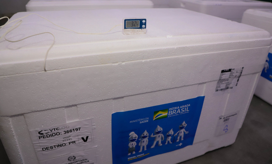 Governo do Estado do Parana recebe mais um lote de vacinas.Foto:Ari Dias/AEN