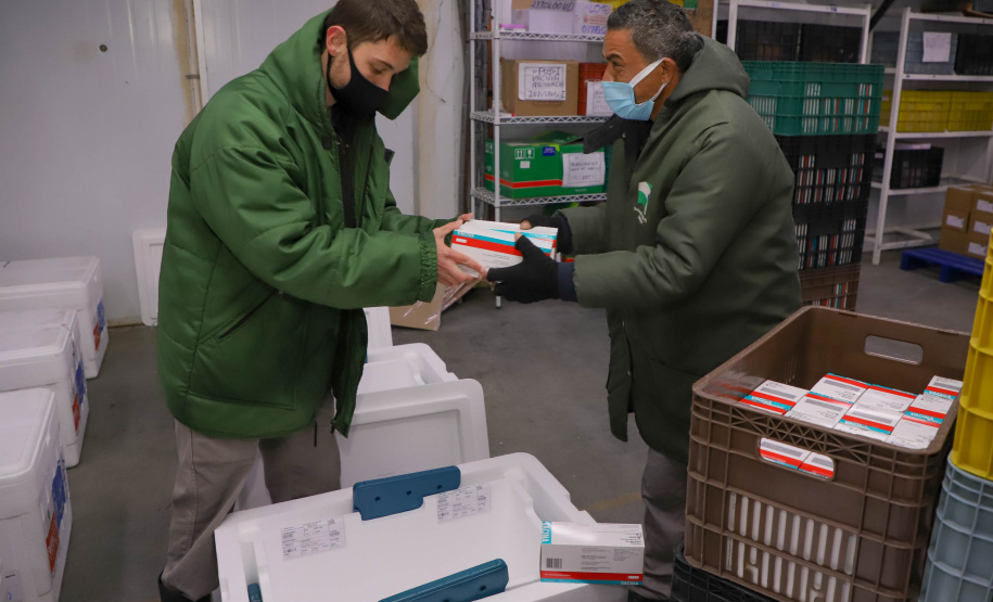 Governo do Estado do Parana recebe mais um lote de vacinas.Foto:Ari Dias/AEN