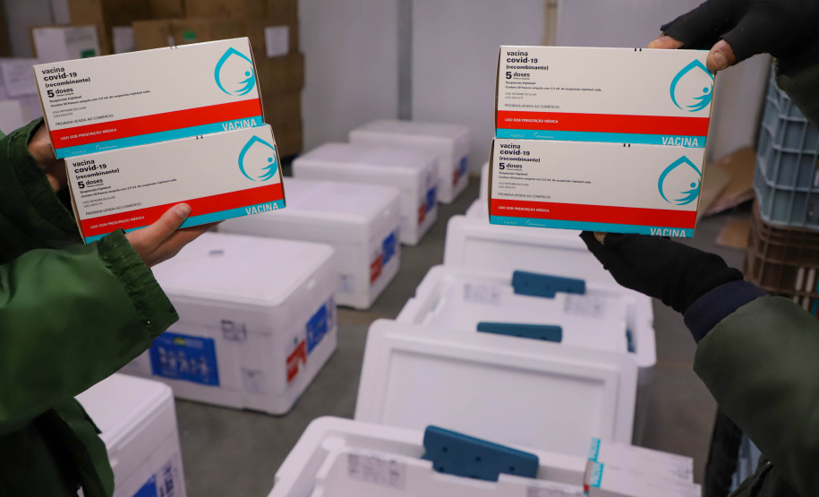 Governo do Estado do Parana recebe mais um lote de vacinas.Foto:Ari Dias/AEN