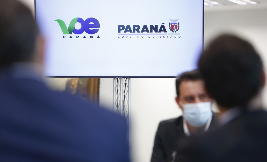 O anúncio da retomada da programação, suspensa desde março do ano passado em razão da pandemia de Covid-19, foi confirmada pelo governador Carlos Massa Ratinho Junior nesta quinta-feira (16), em ato no Palácio Iguaçu, que contou com a presença da diretoria da Aerosul, companhia área paranaense com sede em Rolândia, na Região Norte, uma das parceiras do projeto. Foto:Jonathan Campos/AEN