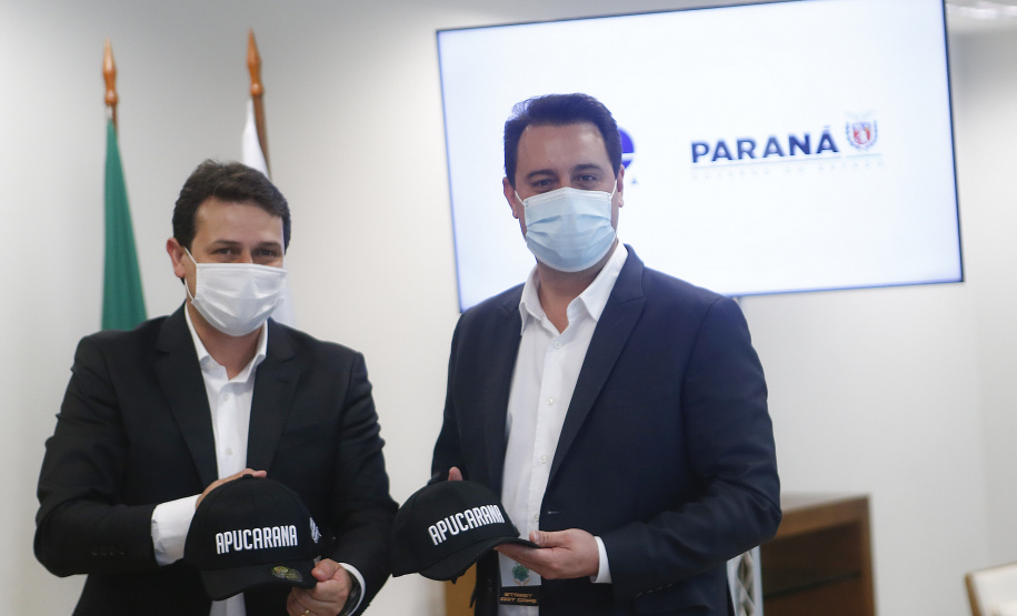 O anúncio da retomada da programação, suspensa desde março do ano passado em razão da pandemia de Covid-19, foi confirmada pelo governador Carlos Massa Ratinho Junior nesta quinta-feira (16), em ato no Palácio Iguaçu, que contou com a presença da diretoria da Aerosul, companhia área paranaense com sede em Rolândia, na Região Norte, uma das parceiras do projeto. Foto:Jonathan Campos/AEN