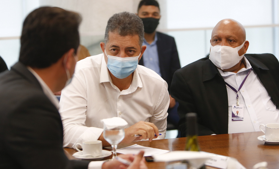 O anúncio da retomada da programação, suspensa desde março do ano passado em razão da pandemia de Covid-19, foi confirmada pelo governador Carlos Massa Ratinho Junior nesta quinta-feira (16), em ato no Palácio Iguaçu, que contou com a presença da diretoria da Aerosul, companhia área paranaense com sede em Rolândia, na Região Norte, uma das parceiras do projeto. Foto:Jonathan Campos/AEN