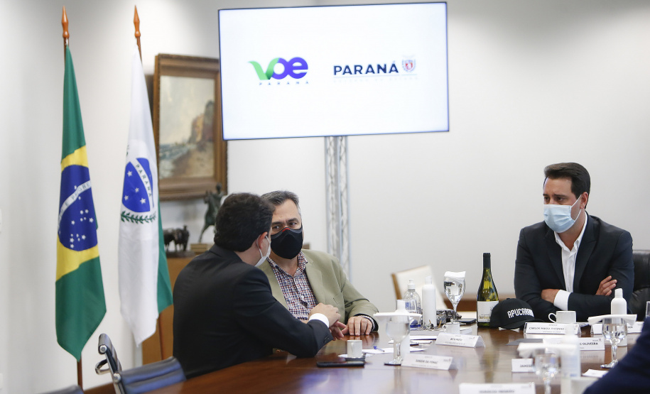 O anúncio da retomada da programação, suspensa desde março do ano passado em razão da pandemia de Covid-19, foi confirmada pelo governador Carlos Massa Ratinho Junior nesta quinta-feira (16), em ato no Palácio Iguaçu, que contou com a presença da diretoria da Aerosul, companhia área paranaense com sede em Rolândia, na Região Norte, uma das parceiras do projeto. Foto:Jonathan Campos/AEN