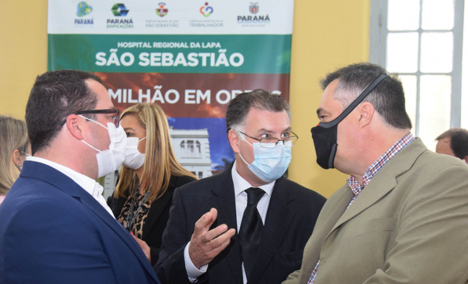 O secretário de Estado da Saúde, Beto Preto assinou a ordem de serviço nesta quinta-feira (16) que autoriza o início imediato de reformas de reparo no Hospital Regional da Lapa São Sebastião (HRLSS).  -  Curitiba, 16/09/2021  -  Foto: Américo Antonio/SESA