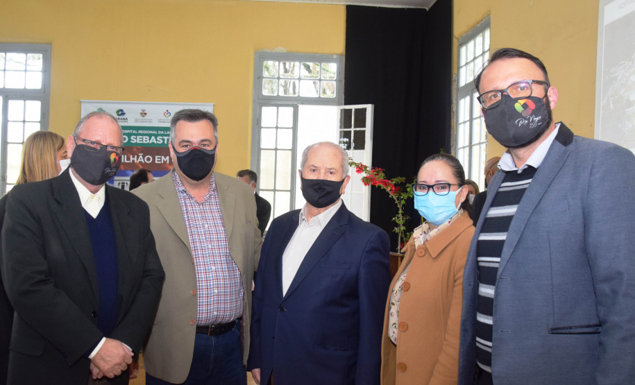 O secretário de Estado da Saúde, Beto Preto assinou a ordem de serviço nesta quinta-feira (16) que autoriza o início imediato de reformas de reparo no Hospital Regional da Lapa São Sebastião (HRLSS).  -  Curitiba, 16/09/2021  -  Foto: Américo Antonio/SESA