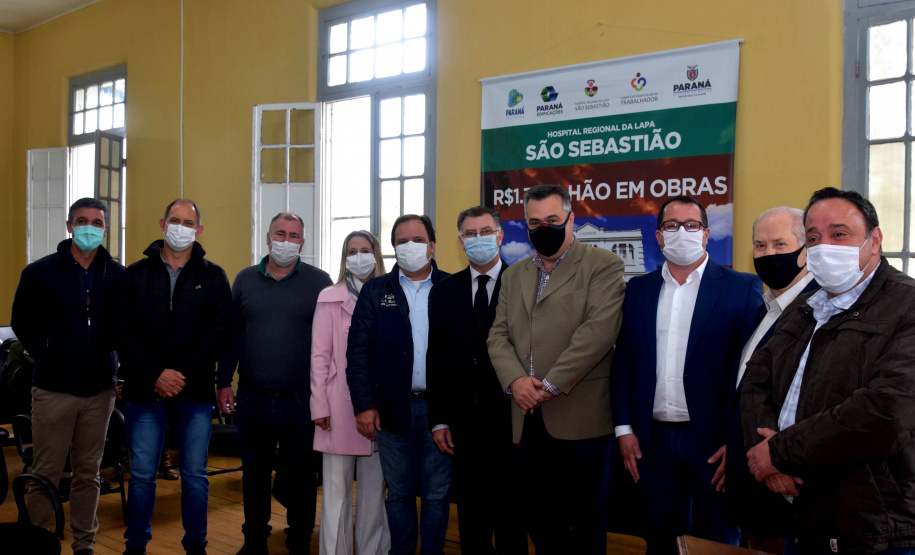 O secretário de Estado da Saúde, Beto Preto assinou a ordem de serviço nesta quinta-feira (16) que autoriza o início imediato de reformas de reparo no Hospital Regional da Lapa São Sebastião (HRLSS).  -  Curitiba, 16/09/2021  -  Foto: Américo Antonio/SESA