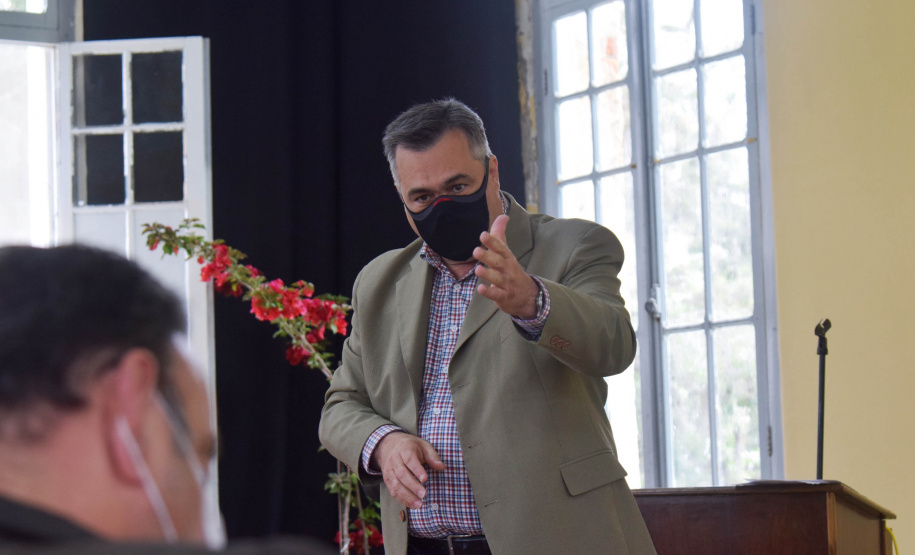 O secretário de Estado da Saúde, Beto Preto assinou a ordem de serviço nesta quinta-feira (16) que autoriza o início imediato de reformas de reparo no Hospital Regional da Lapa São Sebastião (HRLSS).  -  Curitiba, 16/09/2021  -  Foto: Américo Antonio/SESA