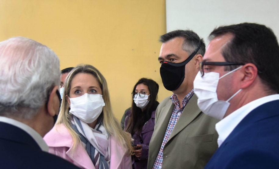 O secretário de Estado da Saúde, Beto Preto assinou a ordem de serviço nesta quinta-feira (16) que autoriza o início imediato de reformas de reparo no Hospital Regional da Lapa São Sebastião (HRLSS).  -  Curitiba, 16/09/2021  -  Foto: Américo Antonio/SESA