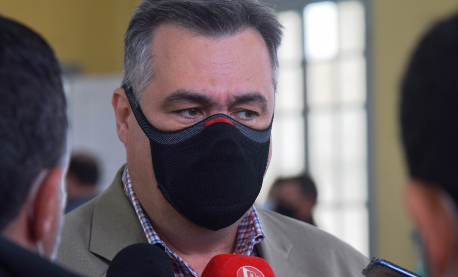 O secretário de Estado da Saúde, Beto Preto assinou a ordem de serviço nesta quinta-feira (16) que autoriza o início imediato de reformas de reparo no Hospital Regional da Lapa São Sebastião (HRLSS).  -  Curitiba, 16/09/2021  -  Foto: Américo Antonio/SESA