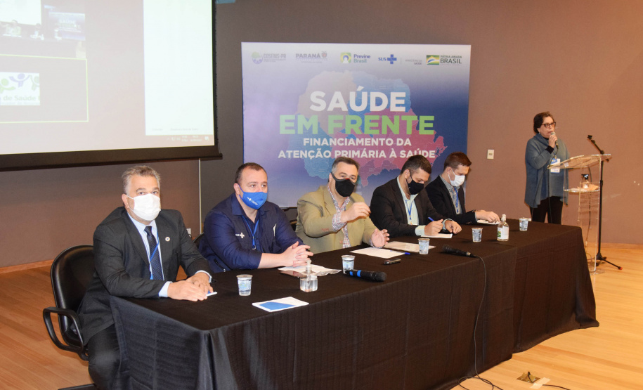 A política da atenção primária à saúde no contexto da pandemia da Covid-19 foi discutida com a Secretaria de Estado da Saúde e representantes do Ministério da Saúde nesta quinta-feira (16), durante a oficina Previne Brasil, com a presença do secretário de Atenção Primária à Saúde do órgão federal, Raphael Câmara Medeiros Parente.  -  Curitiba, 16/09/2021  -  Foto: Américo Antonio/SESA