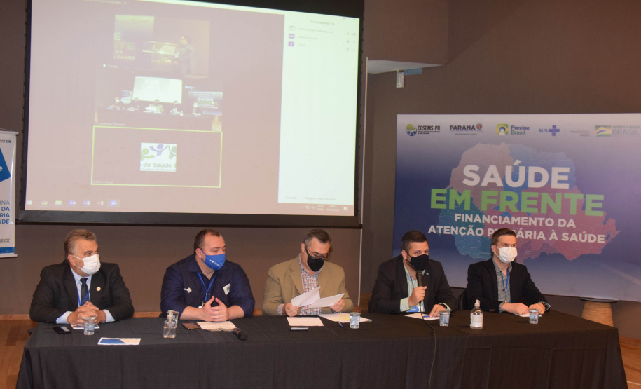 A política da atenção primária à saúde no contexto da pandemia da Covid-19 foi discutida com a Secretaria de Estado da Saúde e representantes do Ministério da Saúde nesta quinta-feira (16), durante a oficina Previne Brasil, com a presença do secretário de Atenção Primária à Saúde do órgão federal, Raphael Câmara Medeiros Parente.  -  Curitiba, 16/09/2021  -  Foto: Américo Antonio/SESA