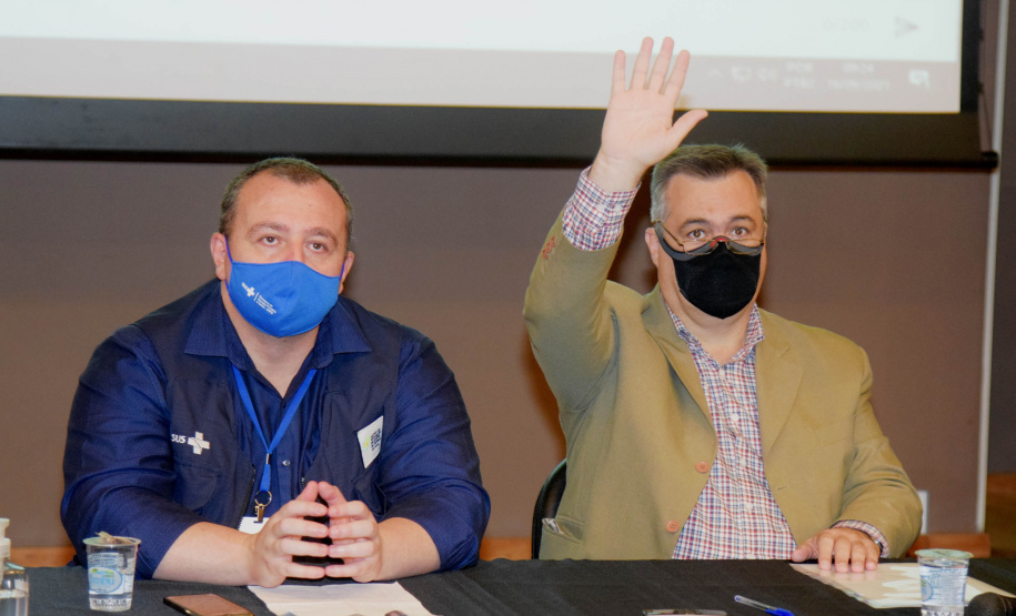 A política da atenção primária à saúde no contexto da pandemia da Covid-19 foi discutida com a Secretaria de Estado da Saúde e representantes do Ministério da Saúde nesta quinta-feira (16), durante a oficina Previne Brasil, com a presença do secretário de Atenção Primária à Saúde do órgão federal, Raphael Câmara Medeiros Parente.  -  Curitiba, 16/09/2021  -  Foto: Américo Antonio/SESA