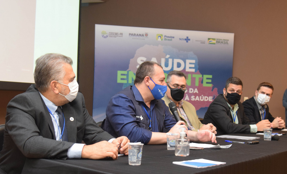 A política da atenção primária à saúde no contexto da pandemia da Covid-19 foi discutida com a Secretaria de Estado da Saúde e representantes do Ministério da Saúde nesta quinta-feira (16), durante a oficina Previne Brasil, com a presença do secretário de Atenção Primária à Saúde do órgão federal, Raphael Câmara Medeiros Parente.  -  Curitiba, 16/09/2021  -  Foto: Américo Antonio/SESA