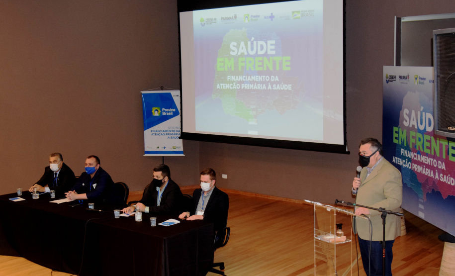 A política da atenção primária à saúde no contexto da pandemia da Covid-19 foi discutida com a Secretaria de Estado da Saúde e representantes do Ministério da Saúde nesta quinta-feira (16), durante a oficina Previne Brasil, com a presença do secretário de Atenção Primária à Saúde do órgão federal, Raphael Câmara Medeiros Parente.  -  Curitiba, 16/09/2021  -  Foto: Américo Antonio/SESA