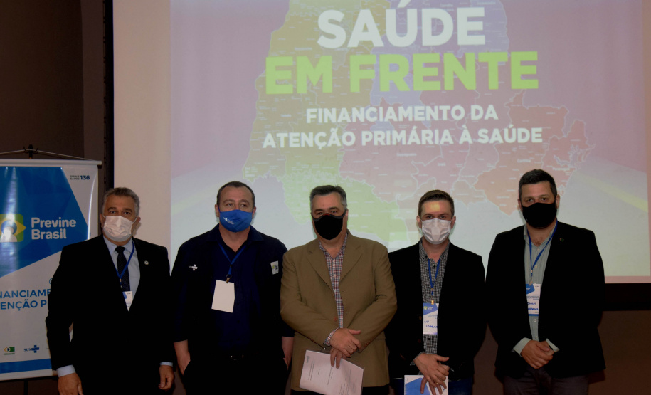 A política da atenção primária à saúde no contexto da pandemia da Covid-19 foi discutida com a Secretaria de Estado da Saúde e representantes do Ministério da Saúde nesta quinta-feira (16), durante a oficina Previne Brasil, com a presença do secretário de Atenção Primária à Saúde do órgão federal, Raphael Câmara Medeiros Parente.  -  Curitiba, 16/09/2021  -  Foto: Américo Antonio/SESA