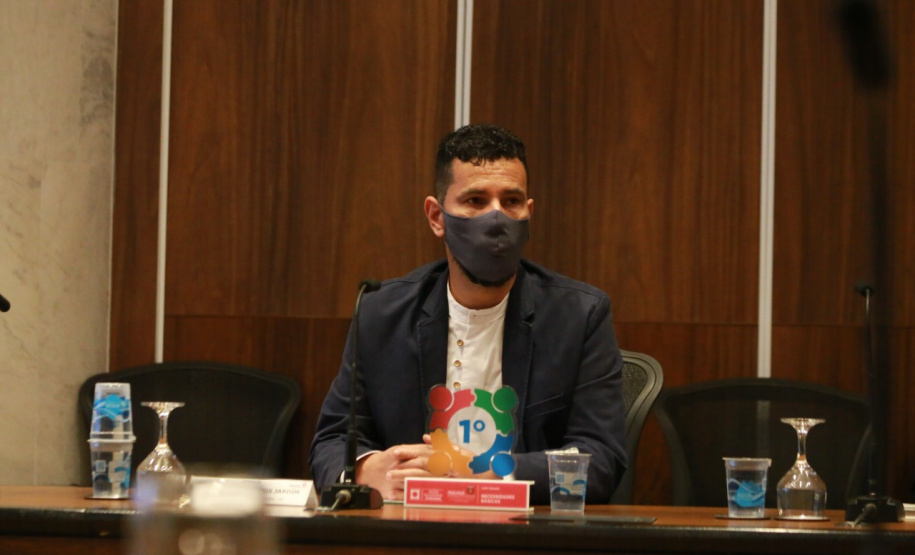 Representantes das três entidades sociais vencedoras do Prêmio Ação Solidária Paraná de 2020 foram recebidos no Palácio Iguaçu, nesta quinta-feira (16), para a entrega do troféu e certificado de reconhecimento da competição de solidariedade promovida pelo Governo do Estado