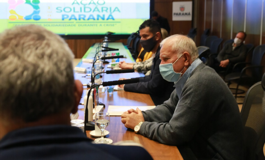 Representantes das três entidades sociais vencedoras do Prêmio Ação Solidária Paraná de 2020 foram recebidos no Palácio Iguaçu, nesta quinta-feira (16), para a entrega do troféu e certificado de reconhecimento da competição de solidariedade promovida pelo Governo do Estado