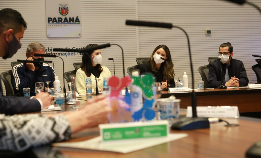 Representantes das três entidades sociais vencedoras do Prêmio Ação Solidária Paraná de 2020 foram recebidos no Palácio Iguaçu, nesta quinta-feira (16), para a entrega do troféu e certificado de reconhecimento da competição de solidariedade promovida pelo Governo do Estado