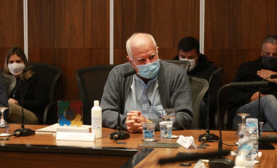 Representantes das três entidades sociais vencedoras do Prêmio Ação Solidária Paraná de 2020 foram recebidos no Palácio Iguaçu, nesta quinta-feira (16), para a entrega do troféu e certificado de reconhecimento da competição de solidariedade promovida pelo Governo do Estado