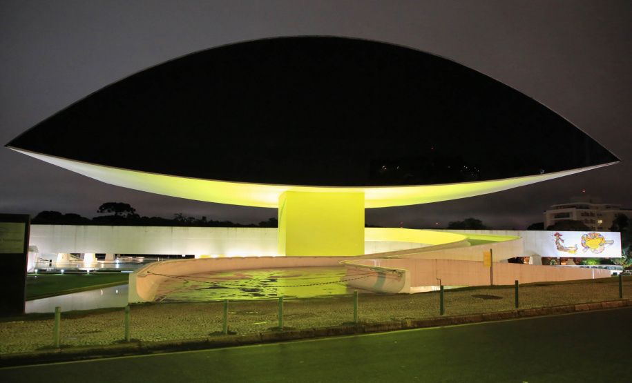 Governador Carlos Massa Ratinho Junior participa da abertura da exposição retrospectiva da carreira dos irmãos Gustavo e Otávio Pandolfo, OSGEMEOS , no Museu Oscar Niemeyer - Curitiba, 16/09/2021 - Foto: José Fernando Ogura/AEN