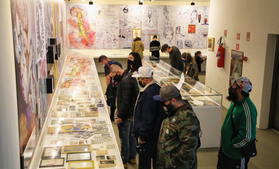 Governador Carlos Massa Ratinho Junior participa da abertura da exposição retrospectiva da carreira dos irmãos Gustavo e Otávio Pandolfo, OSGEMEOS , no Museu Oscar Niemeyer - Curitiba, 16/09/2021 - Foto: José Fernando Ogura/AEN