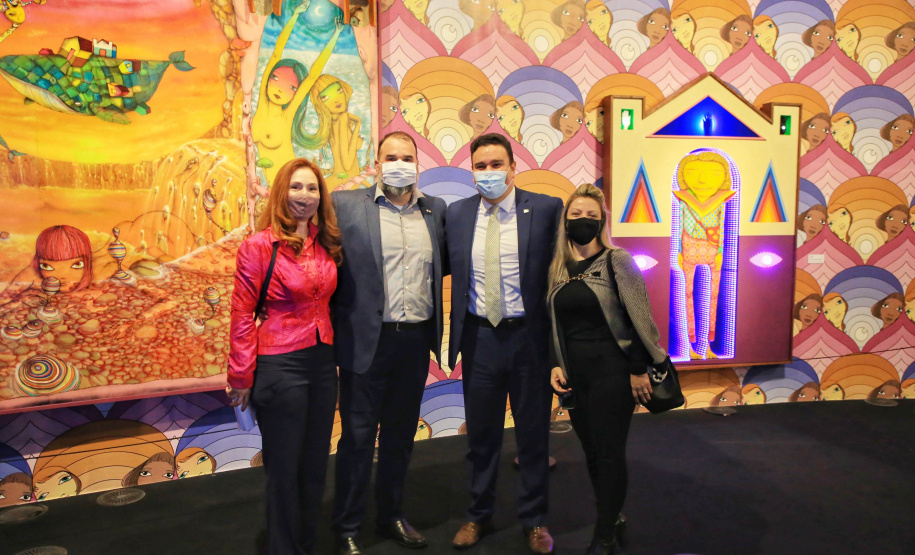 Governador Carlos Massa Ratinho Junior participa da abertura da exposição retrospectiva da carreira dos irmãos Gustavo e Otávio Pandolfo, OSGEMEOS , no Museu Oscar Niemeyer - Curitiba, 16/09/2021 - Foto: José Fernando Ogura/AEN