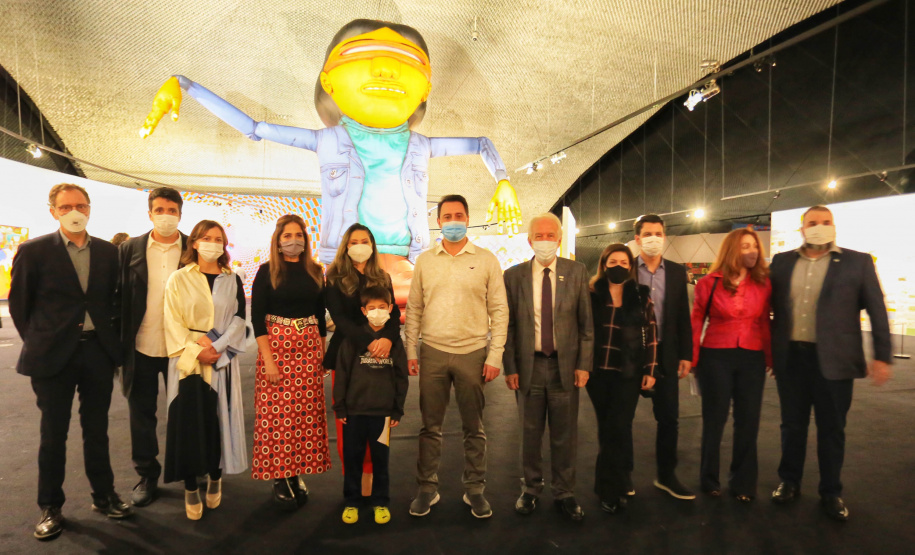 Governador Carlos Massa Ratinho Junior participa da abertura da exposição retrospectiva da carreira dos irmãos Gustavo e Otávio Pandolfo, OSGEMEOS , no Museu Oscar Niemeyer - Curitiba, 16/09/2021 - Foto: José Fernando Ogura/AEN