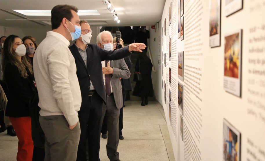 Governador Carlos Massa Ratinho Junior participa da abertura da exposição retrospectiva da carreira dos irmãos Gustavo e Otávio Pandolfo, OSGEMEOS , no Museu Oscar Niemeyer - Curitiba, 16/09/2021 - Foto: José Fernando Ogura/AEN