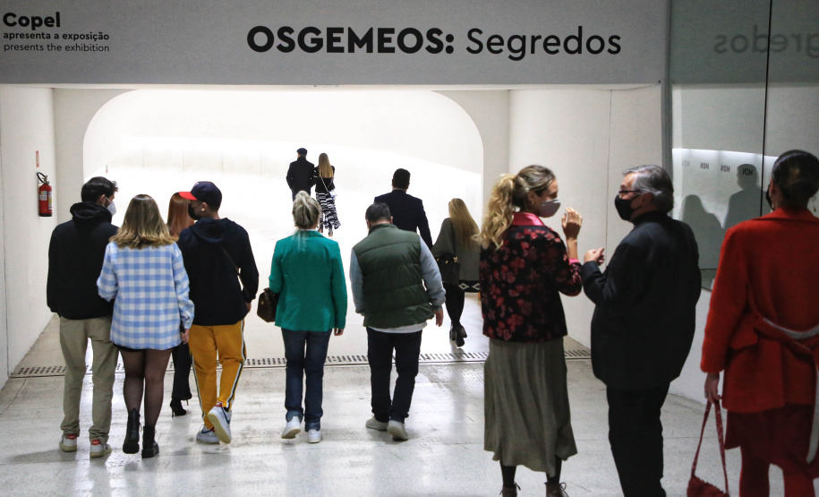 Governador Carlos Massa Ratinho Junior participa da abertura da exposição retrospectiva da carreira dos irmãos Gustavo e Otávio Pandolfo, OSGEMEOS , no Museu Oscar Niemeyer - Curitiba, 16/09/2021 - Foto: José Fernando Ogura/AEN