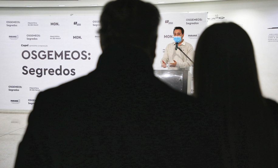 Governador Carlos Massa Ratinho Junior participa da abertura da exposição retrospectiva da carreira dos irmãos Gustavo e Otávio Pandolfo, OSGEMEOS , no Museu Oscar Niemeyer - Curitiba, 16/09/2021 - Foto: José Fernando Ogura/AEN