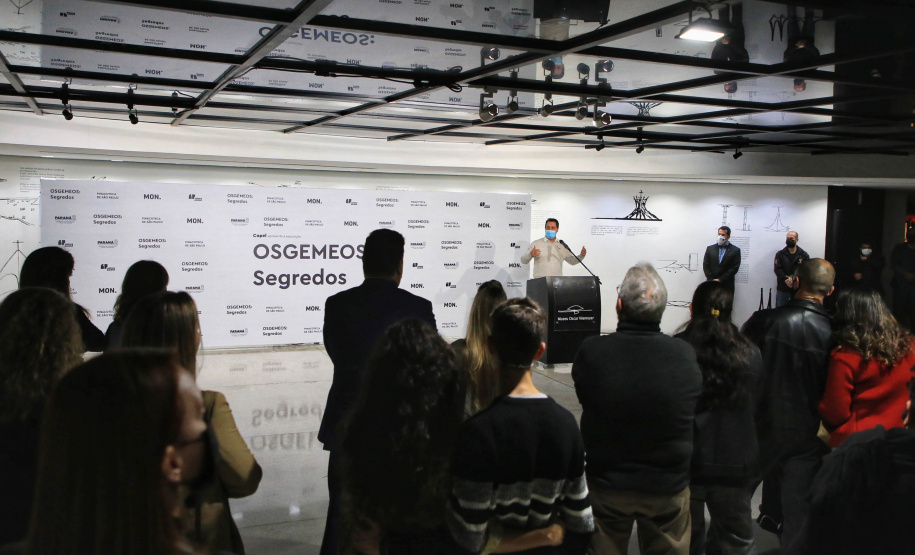 Governador Carlos Massa Ratinho Junior participa da abertura da exposição retrospectiva da carreira dos irmãos Gustavo e Otávio Pandolfo, OSGEMEOS , no Museu Oscar Niemeyer - Curitiba, 16/09/2021 - Foto: José Fernando Ogura/AEN