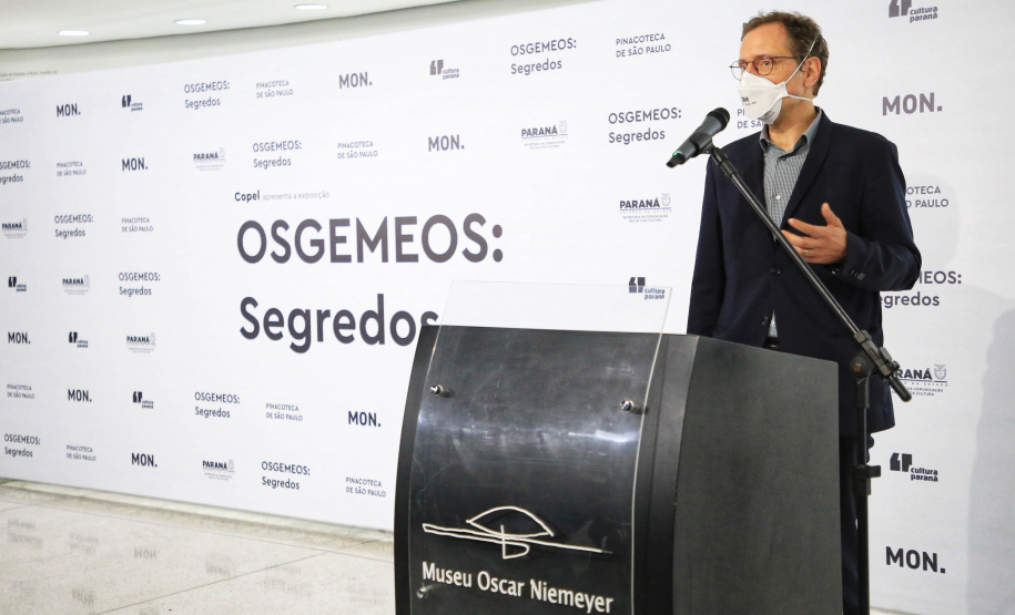 Governador Carlos Massa Ratinho Junior participa da abertura da exposição retrospectiva da carreira dos irmãos Gustavo e Otávio Pandolfo, OSGEMEOS , no Museu Oscar Niemeyer - Na foto, o Curador e diretor da Pinacoteca de São Paulo (instituição que originalmente promoveu a mostra), Jochen Voltz - Curitiba, 16/09/2021 - Foto: José Fernando Ogura/AEN