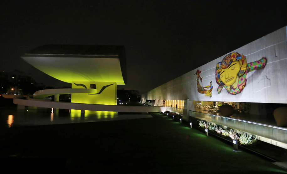 Governador Carlos Massa Ratinho Junior participa da abertura da exposição retrospectiva da carreira dos irmãos Gustavo e Otávio Pandolfo, OSGEMEOS , no Museu Oscar Niemeyer - Curitiba, 16/09/2021 - Foto: José Fernando Ogura/AEN