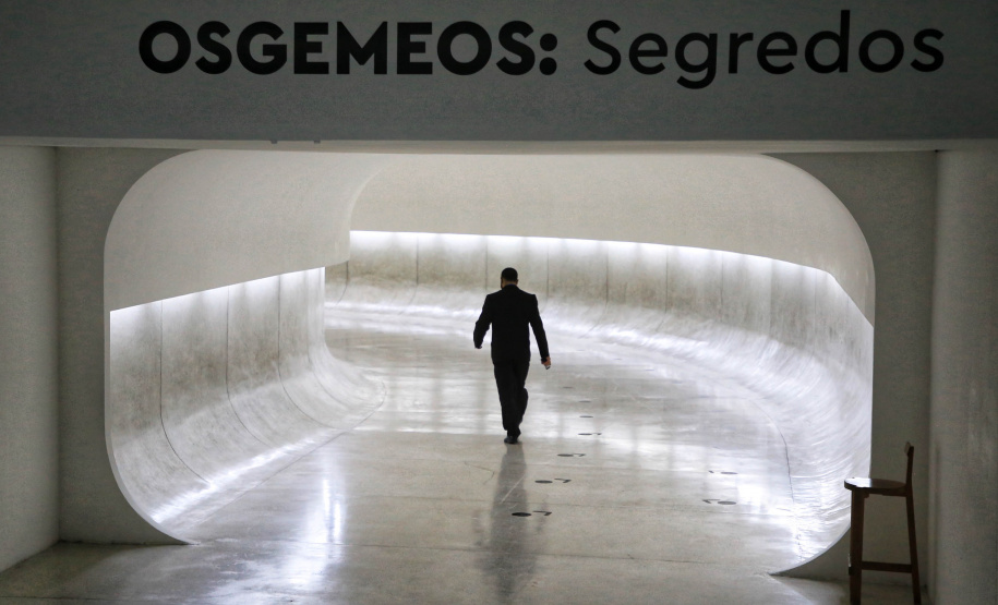 Governador Carlos Massa Ratinho Junior participa da abertura da exposição retrospectiva da carreira dos irmãos Gustavo e Otávio Pandolfo, OSGEMEOS , no Museu Oscar Niemeyer - Curitiba, 16/09/2021 - Foto: José Fernando Ogura/AEN