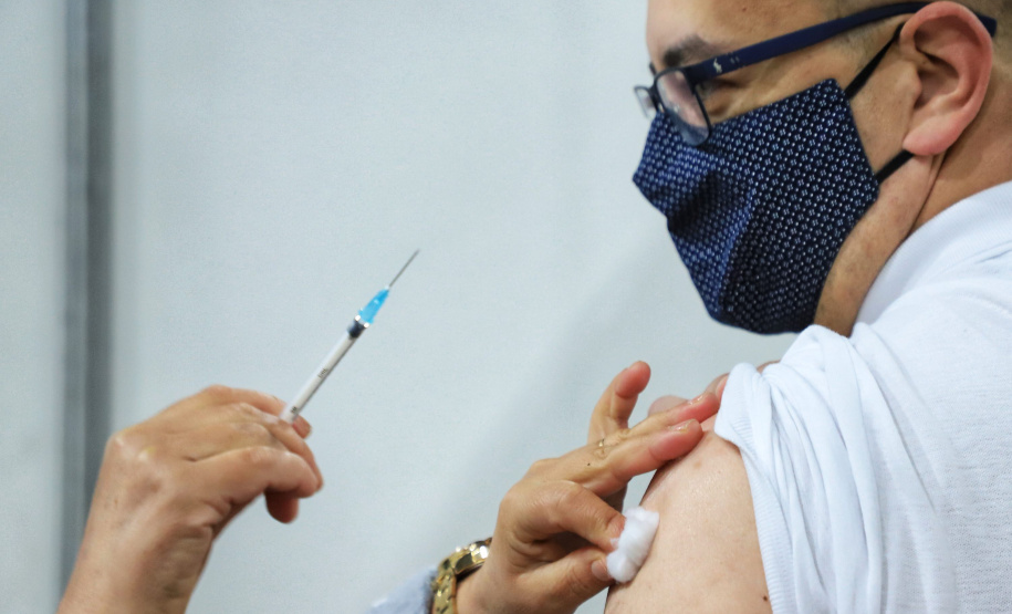 Vacinação contra a Covid-19 avança e Paraná passa de 12 milhões de doses aplicadas. Foto: José Fernando Ogura/AEN