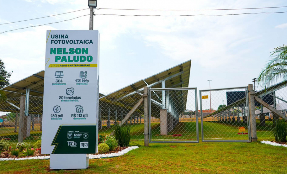 Secretários de Estado participaram, nesta quinta-feira (17), da inauguração da Usina Fotovoltaica Nelson Paludo, em Assis Chateaubriand. O chefe da Casa Civil, Guto Silva, e os secretários de Estado do Desenvolvimento Sustentável e do Turismo, Márcio Nunes, e da Agricultura e do Abastecimento, Norberto Ortigara, destacaram os benefícios de uma usina solar para os agricultores e também ao meio ambiente.  -  Assis Chateaubriand, 17/09/2021  -  Foto: SEDEST