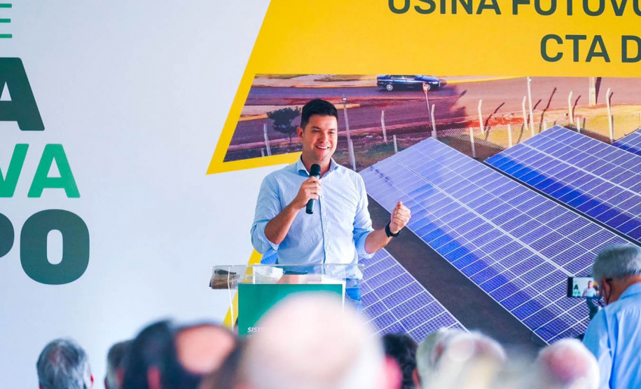 Secretários de Estado participaram, nesta quinta-feira (17), da inauguração da Usina Fotovoltaica Nelson Paludo, em Assis Chateaubriand. O chefe da Casa Civil, Guto Silva, e os secretários de Estado do Desenvolvimento Sustentável e do Turismo, Márcio Nunes, e da Agricultura e do Abastecimento, Norberto Ortigara, destacaram os benefícios de uma usina solar para os agricultores e também ao meio ambiente.  -  Assis Chateaubriand, 17/09/2021  -  Foto: SEDEST
