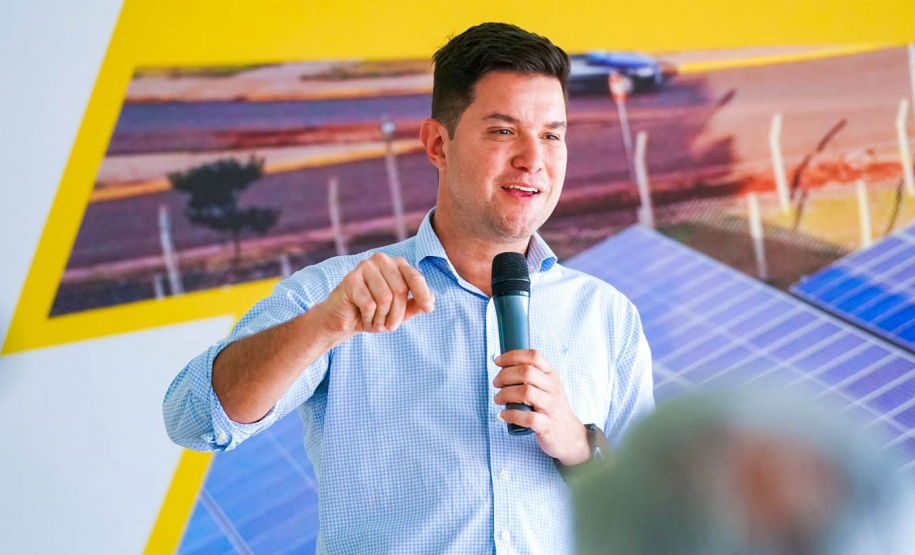 Secretários de Estado participaram, nesta quinta-feira (17), da inauguração da Usina Fotovoltaica Nelson Paludo, em Assis Chateaubriand. O chefe da Casa Civil, Guto Silva, e os secretários de Estado do Desenvolvimento Sustentável e do Turismo, Márcio Nunes, e da Agricultura e do Abastecimento, Norberto Ortigara, destacaram os benefícios de uma usina solar para os agricultores e também ao meio ambiente.  -  Assis Chateaubriand, 17/09/2021  -  Foto: SEDEST