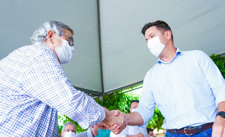 Secretários de Estado participaram, nesta quinta-feira (17), da inauguração da Usina Fotovoltaica Nelson Paludo, em Assis Chateaubriand. O chefe da Casa Civil, Guto Silva, e os secretários de Estado do Desenvolvimento Sustentável e do Turismo, Márcio Nunes, e da Agricultura e do Abastecimento, Norberto Ortigara, destacaram os benefícios de uma usina solar para os agricultores e também ao meio ambiente.  -  Assis Chateaubriand, 17/09/2021  -  Foto: SEDEST