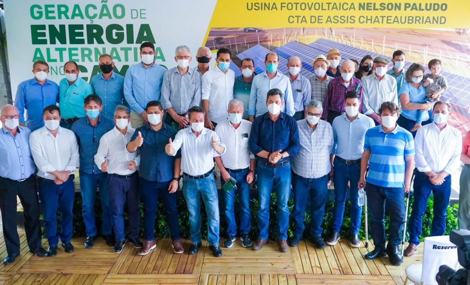 Secretários de Estado participaram, nesta quinta-feira (17), da inauguração da Usina Fotovoltaica Nelson Paludo, em Assis Chateaubriand. O chefe da Casa Civil, Guto Silva, e os secretários de Estado do Desenvolvimento Sustentável e do Turismo, Márcio Nunes, e da Agricultura e do Abastecimento, Norberto Ortigara, destacaram os benefícios de uma usina solar para os agricultores e também ao meio ambiente.  -  Assis Chateaubriand, 17/09/2021  -  Foto: SEDEST