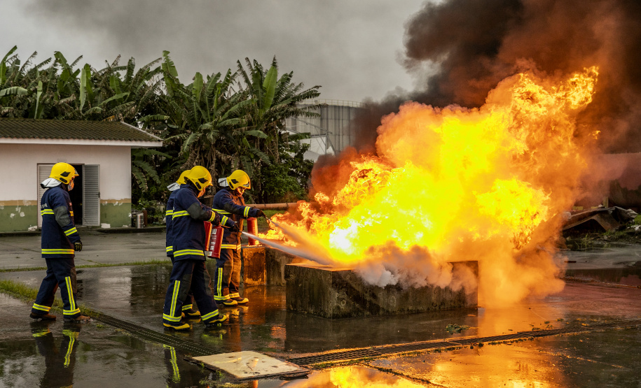 A Portos do Paraná encerrou nesta sexta-feira (17) o treinamento de um grupo de guardas portuários que integram a Brigada de Emergência no Módulo Avançado.  -  Paranaguá, 17/09/2021  -  Foto: Claudio Neves/Portos do Paraná