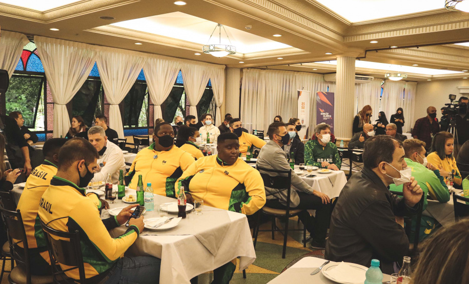 Governo do Paraná realiza evento para homenagear atletas Olímpicos e Paralímpicos. Foto: Thiago Chas