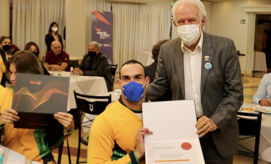 Governo do Paraná realiza evento para homenagear atletas Olímpicos e Paralímpicos. Foto: Camila Tonett