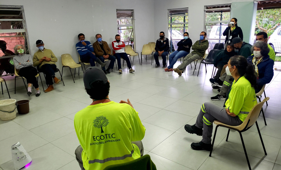 A Portos do Paraná promoveu na quinta-feira (16), na bacia hidrográfica do Baixo Rio Cachoeira, em Antonina, uma reunião com agricultores locais sobre o Programa de Recuperação de APPs Degradadas (PRAD). - Paranaguá, 17/09/2021 - Foto: Pierpaolo Notta/Portos do Paraná